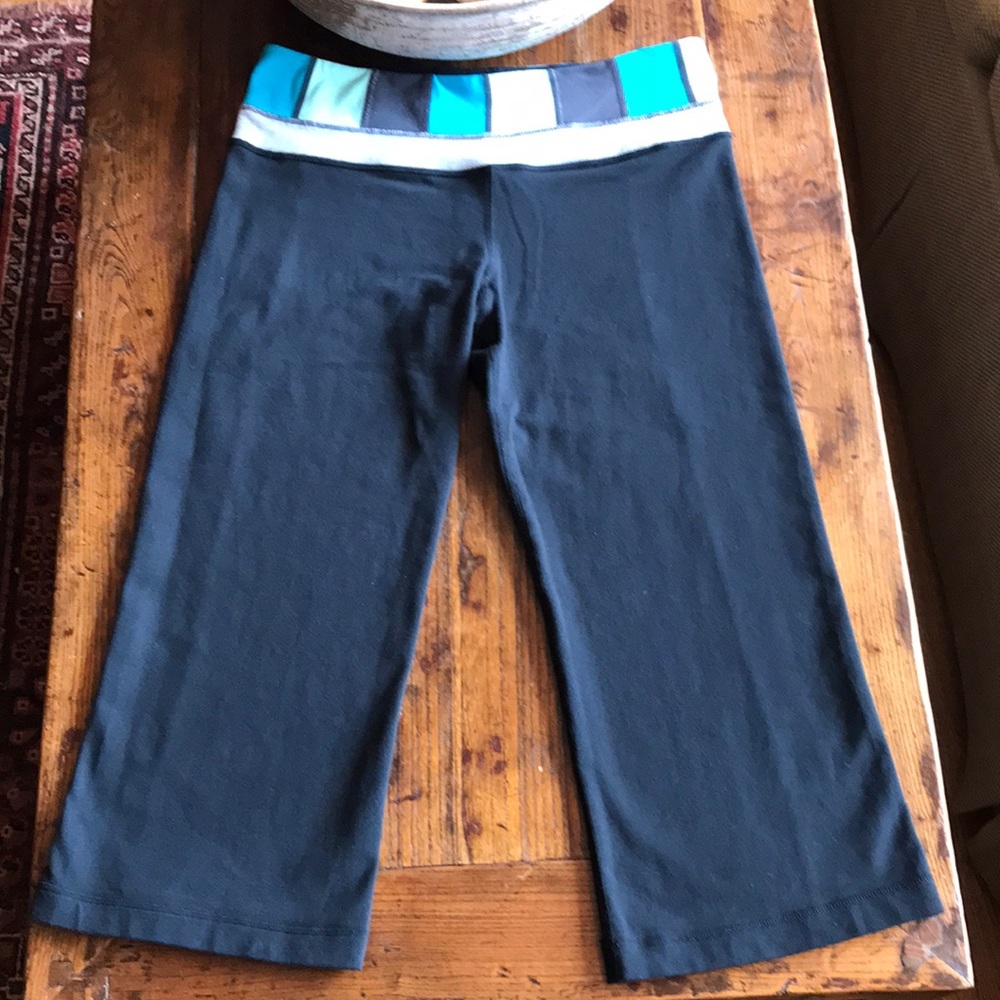 Lululemon reversible black crop yoga pants Sz 6